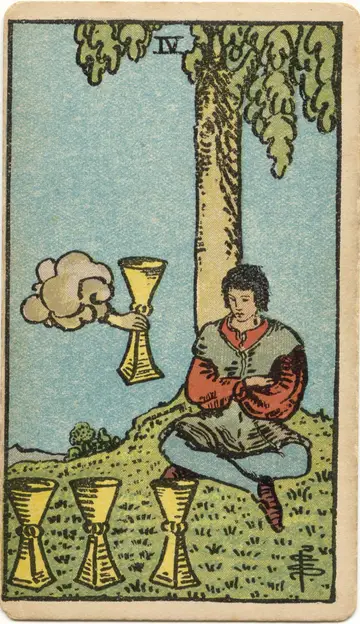 Lá Four of Cups (Bốn Cốc)